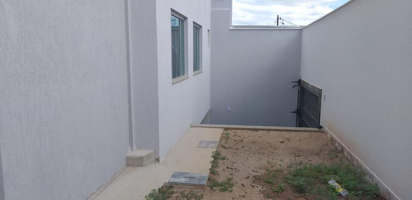 Casa à venda com 3 quartos, 240m² - Foto 3