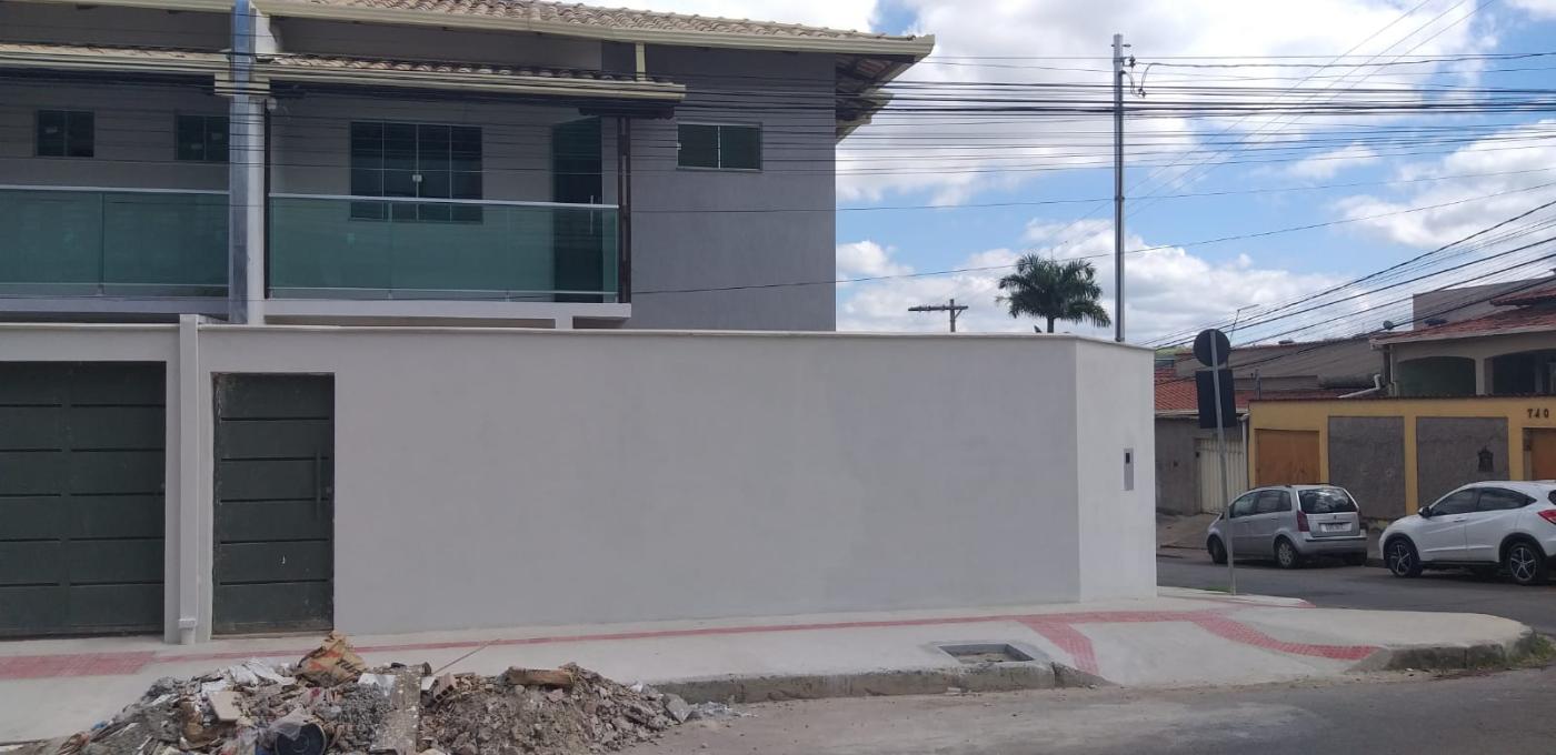 Casa à venda com 3 quartos, 240m² - Foto 2
