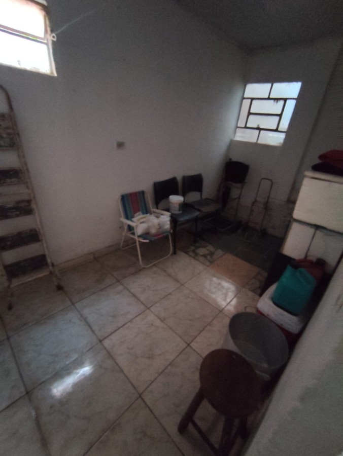 Casa à venda com 9 quartos, 300m² - Foto 16