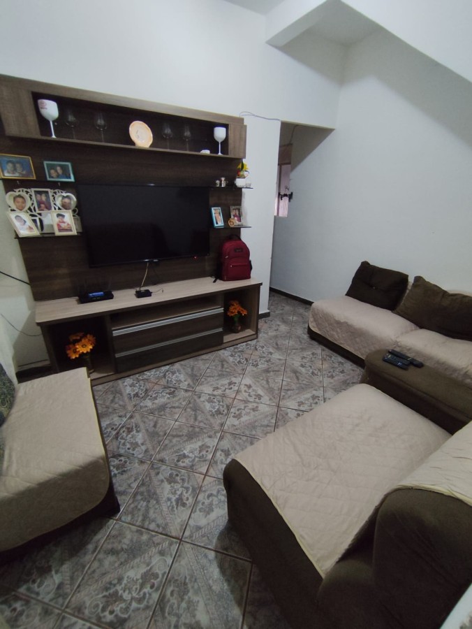 Casa à venda com 9 quartos, 300m² - Foto 2