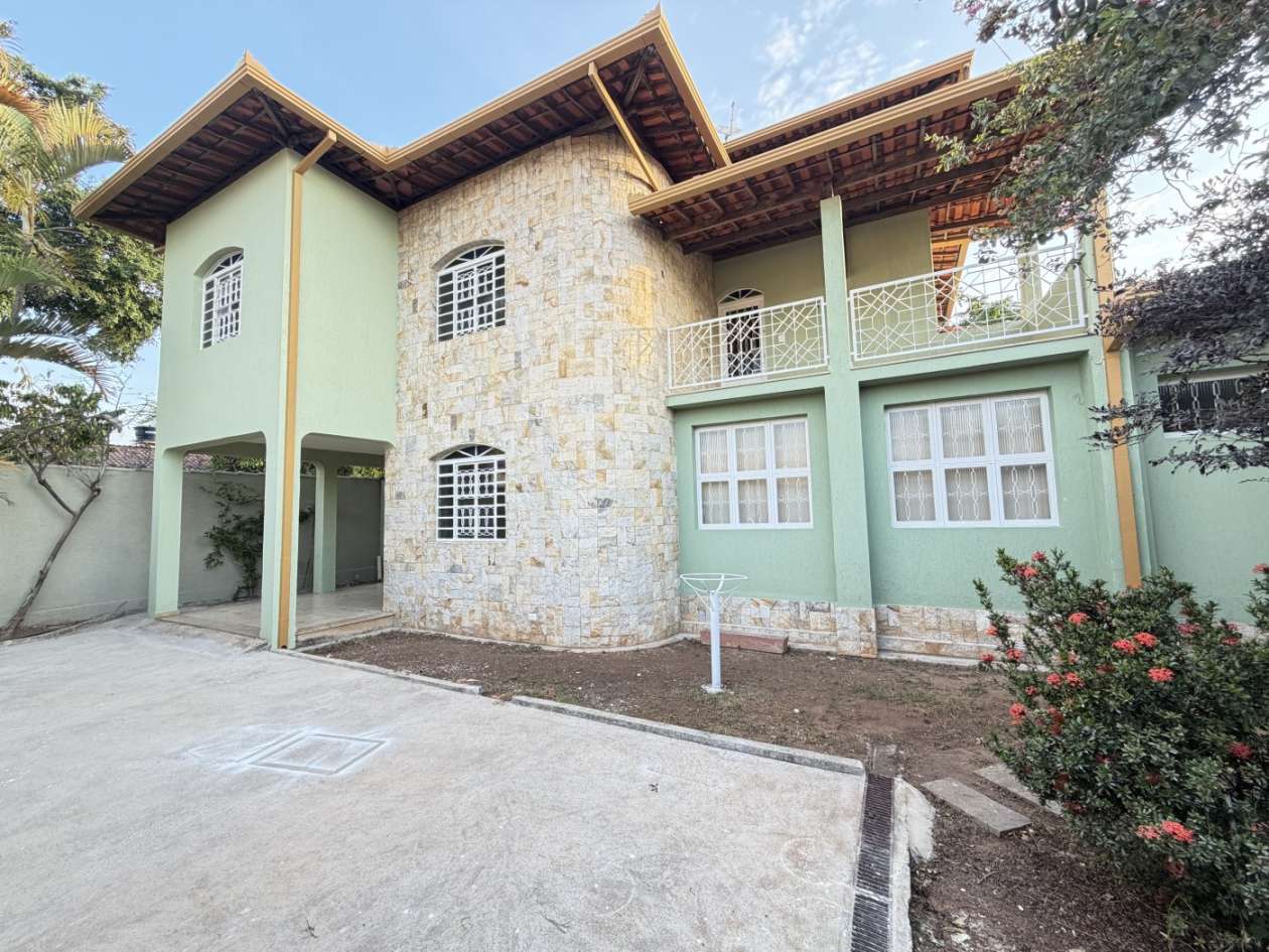 Casa, 3 quartos, 262 m² - Foto 1
